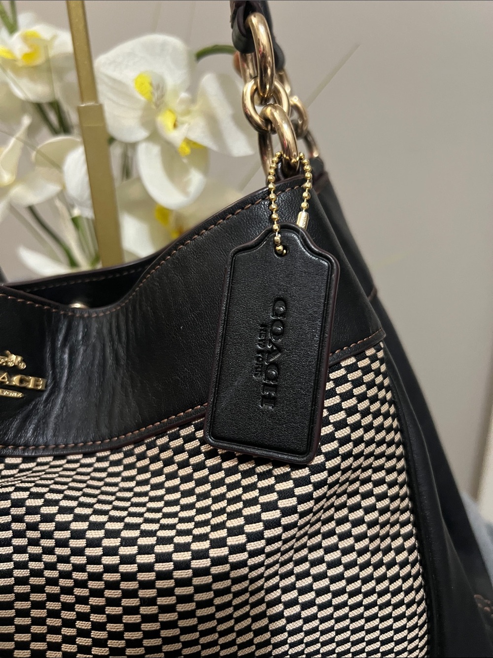 Coach Lexy Black & Tan Shoulder Bag EUC retail $349 - Picture 4 of 11